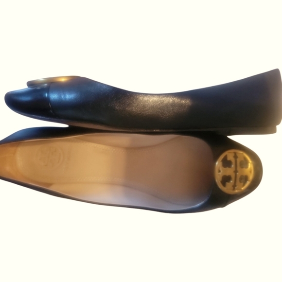 Tory Burch Chelsea Cap-Toe Leather Black Ballet Flats with Brass TB Logo Sz 6 - Picture 3 of 8